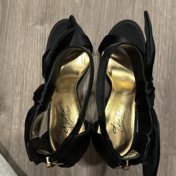 Thalia Sodi Bow Heels - Picture 5 of 11